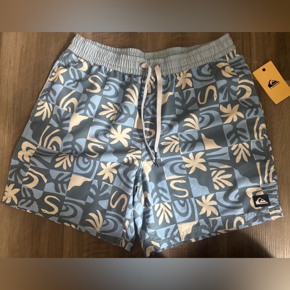 Quiksilver Men's Blue Patterned Volley Shorts size Medium